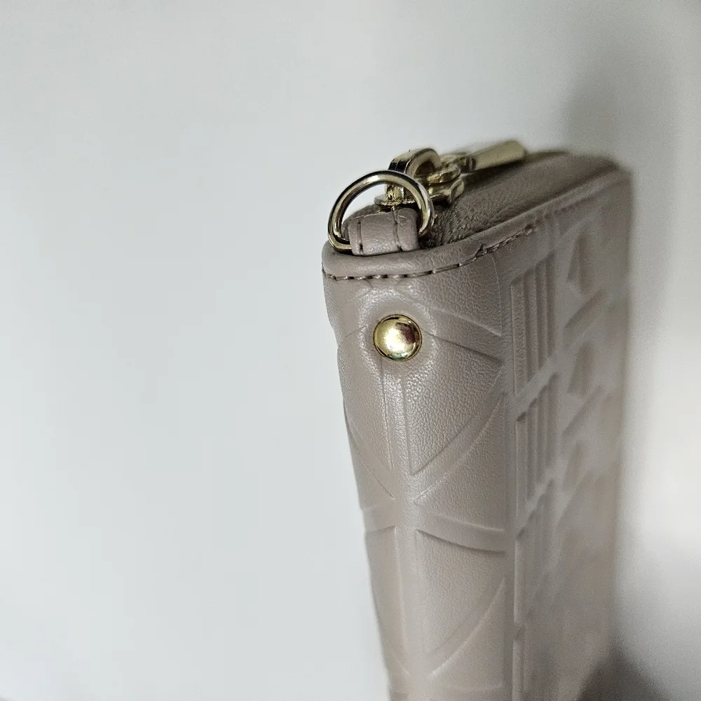 Target Wallet - Picture 3 of 12